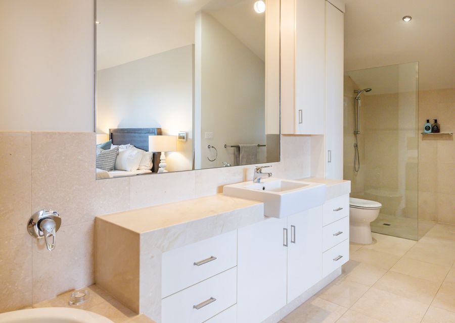 Master Bedroom Ensuite with bath