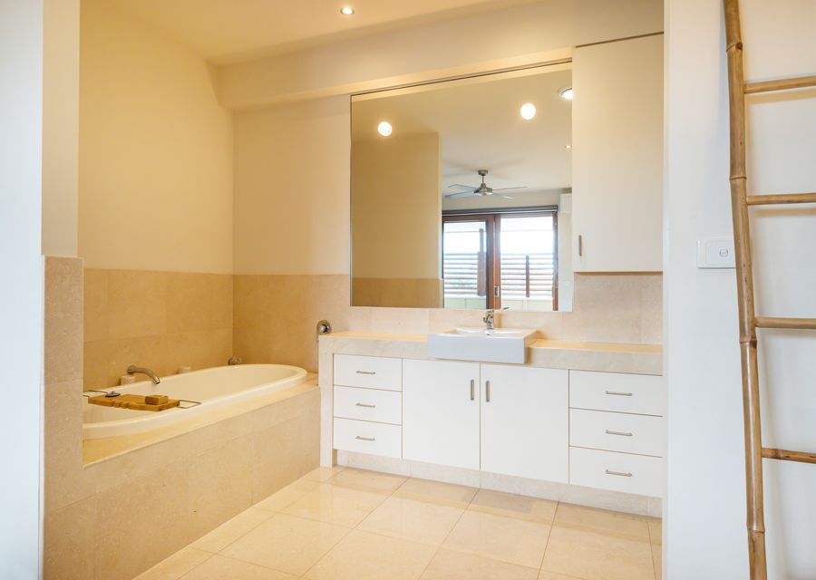 Master Bedroom Ensuite with Bath