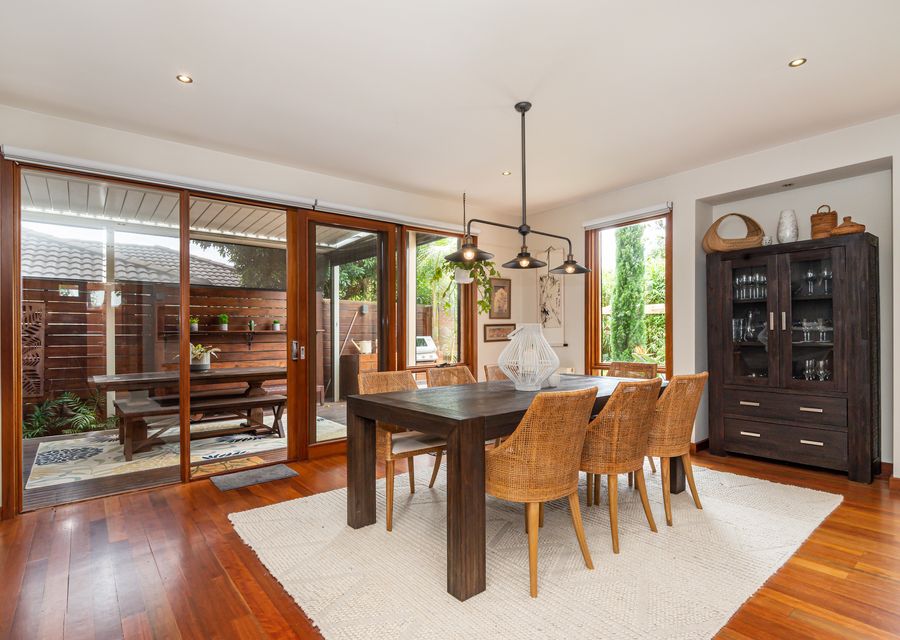 Dining with view to Courtyard