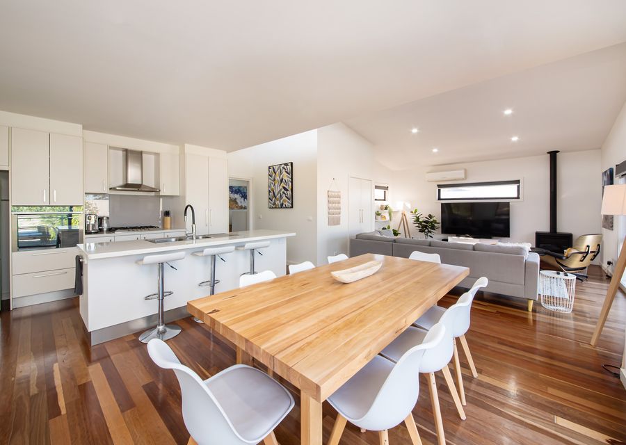 Open plan with dining for 8.