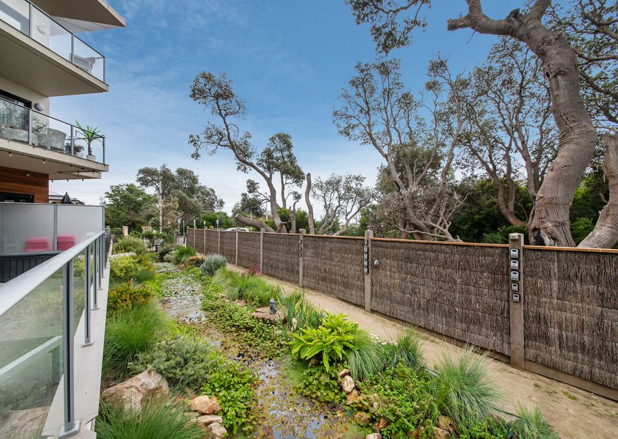 Located the same side as the beach, you're only a couple of minutes to walk to the water.