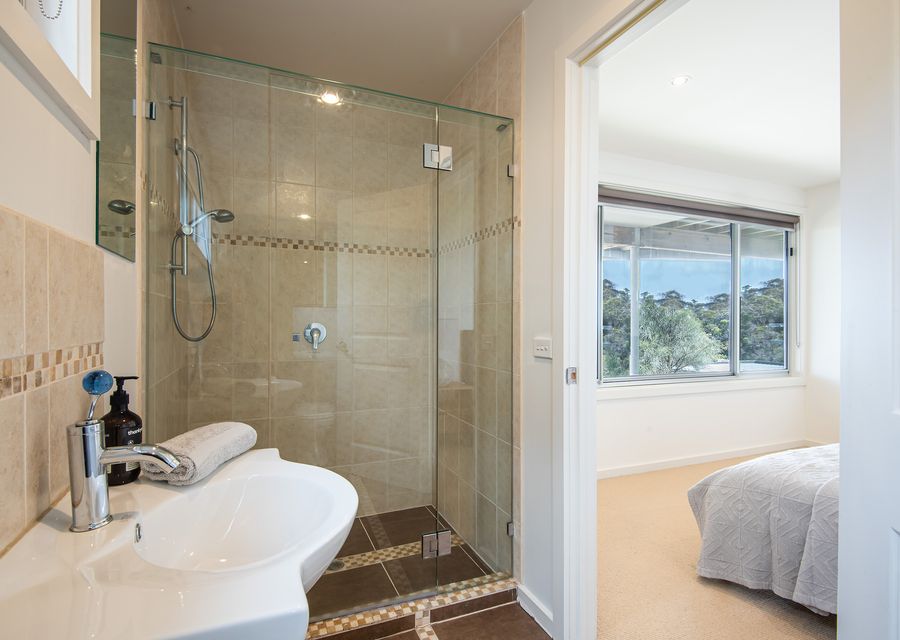 Downstairs ensuite 