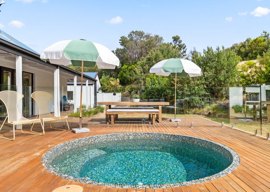 Gas heated plunge pool