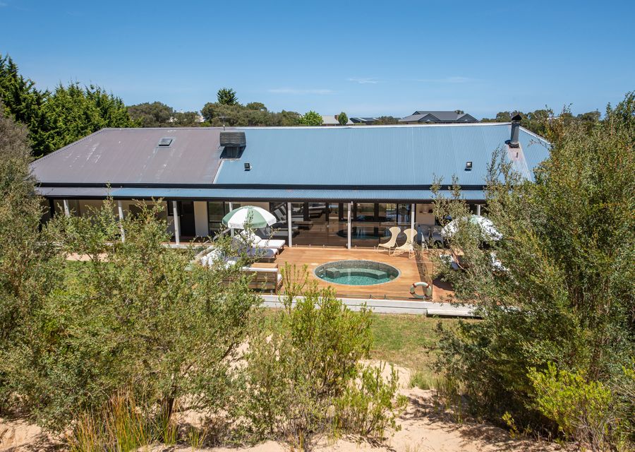 Highbury’s Peaceful Retreat with gas heated plunge pool