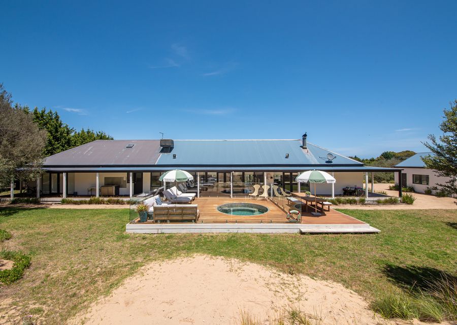Highbury’s Peaceful Retreat with gas heated plunge pool