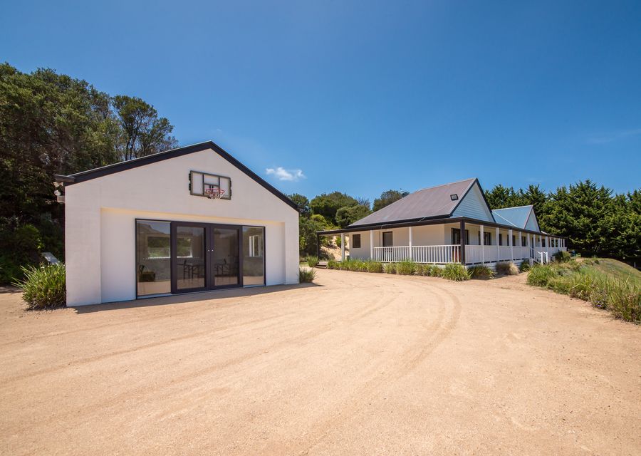 Yoga studio or games room 