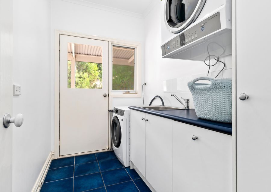 Laundry with washing machine and dryer 