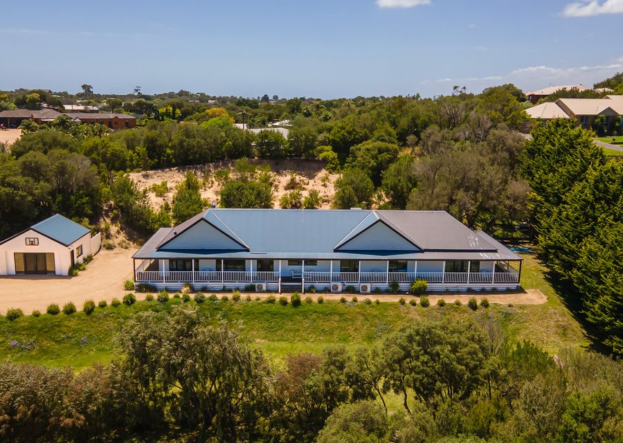 The property on one acre.  Seperate Yoga studio or games room 