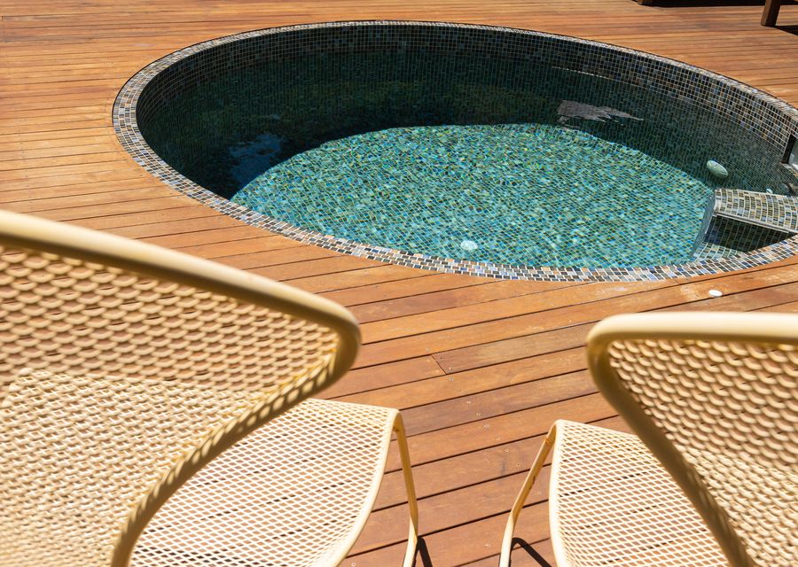 Highbury’s Peaceful Retreat with gas heated plunge pool