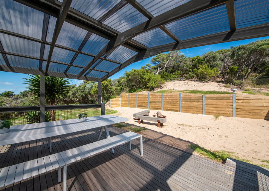 Fire pit and outdoor dining 