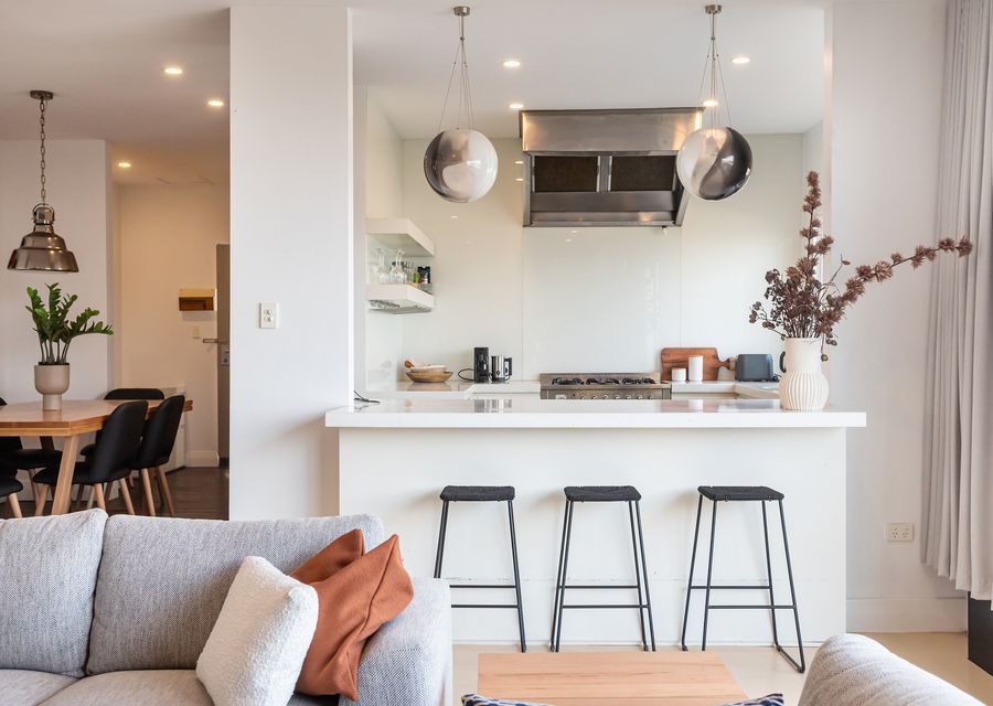 Breakfast bar with seating for 3