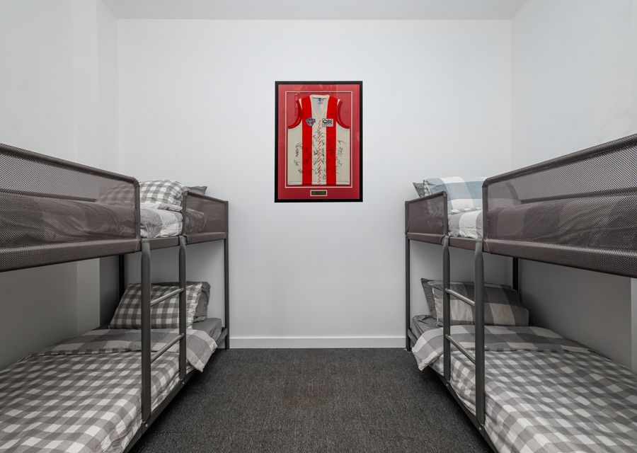 Games room / Bedroom 4 with 2 x single bunk beds