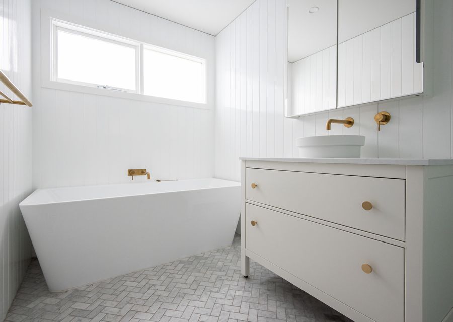 Master ensuite with bath