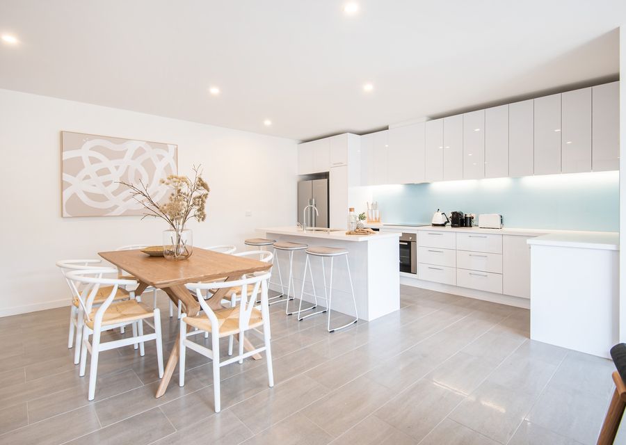 Fully equipped kitchen and dining