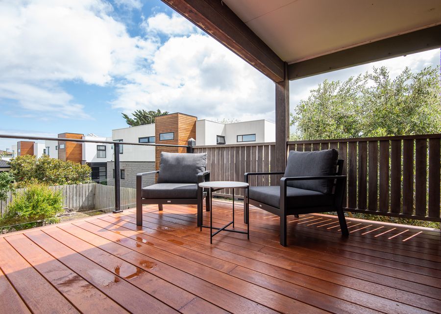 Balcony with seating