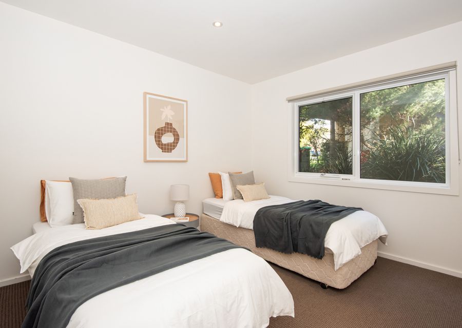 Downstairs bedroom 2 with 2 single beds