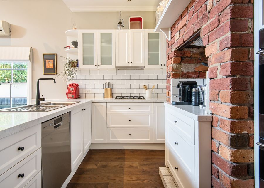 Fully equipped kitchen including Nespresso machine 