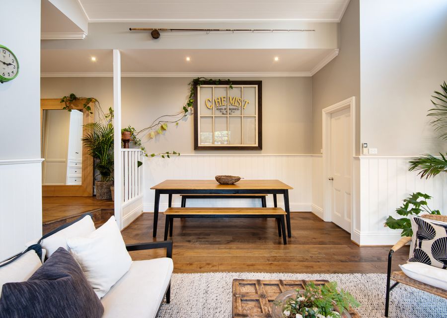 Dining space for 6 people