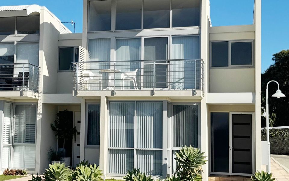 Waves at Jurien – Winter Special view listing for details