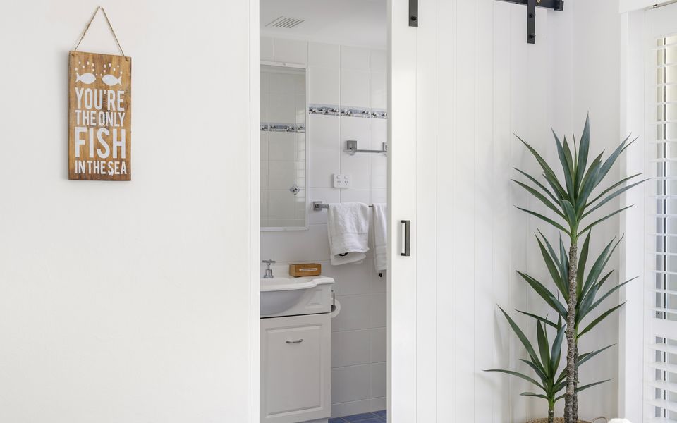 Ocean Breeze – Metres to Shoal Bay Beach