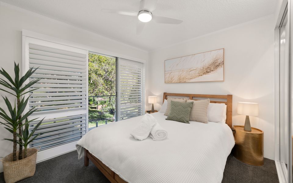 Ocean Breeze – Metres to Shoal Bay Beach