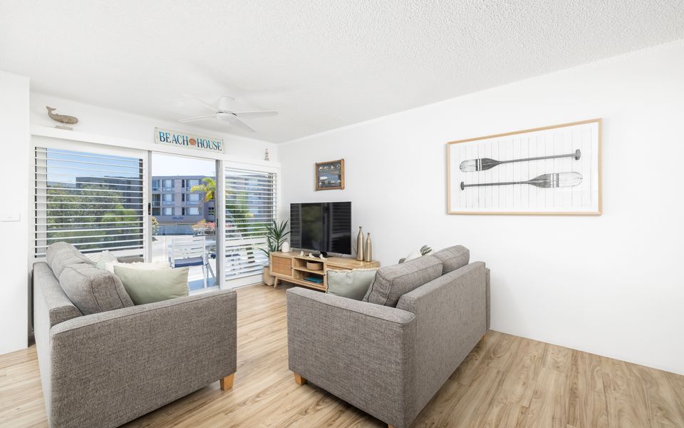 Ocean Breeze – Metres to Shoal Bay Beach