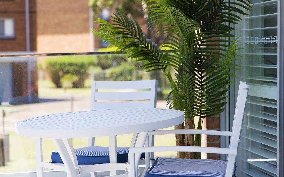 Ocean Breeze – Metres to Shoal Bay Beach