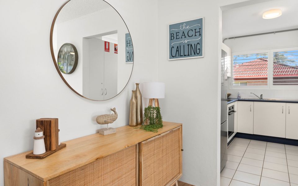 Ocean Breeze – Metres to Shoal Bay Beach