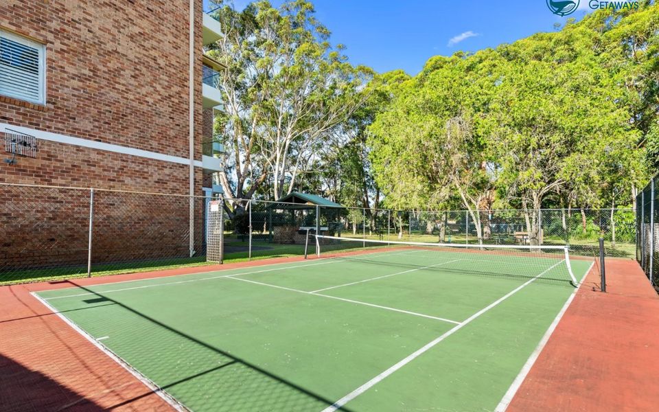 Ocean Breeze – Metres to Shoal Bay Beach