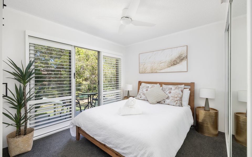 Ocean Breeze – Metres to Shoal Bay Beach