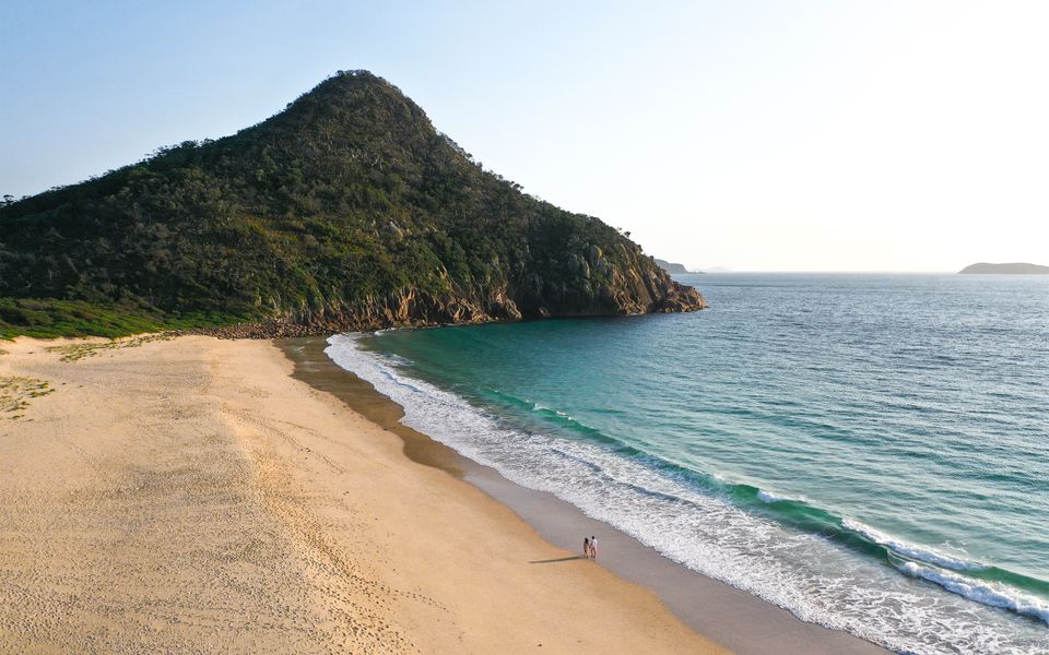 Ocean Breeze – Metres to Shoal Bay Beach