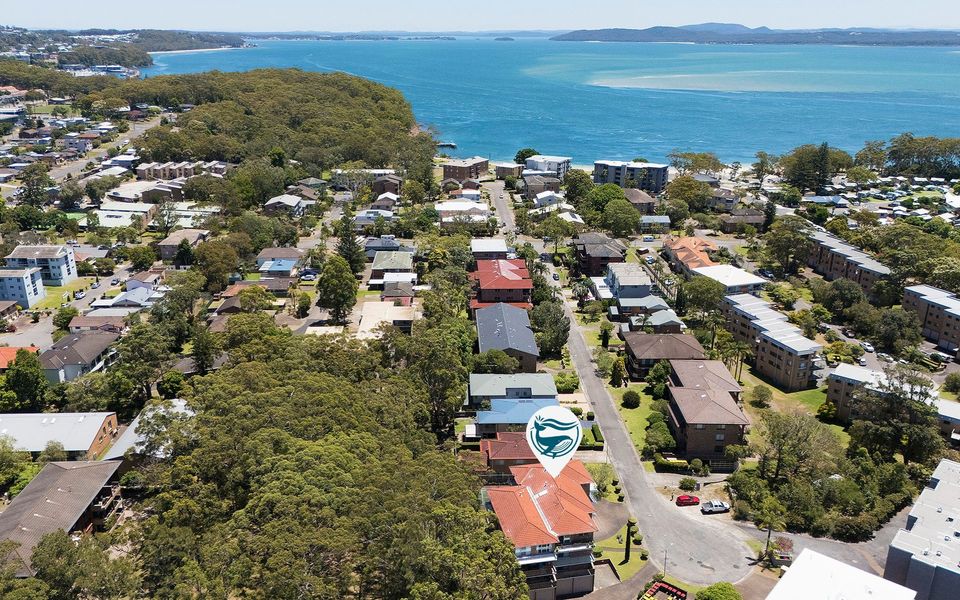 Ocean Breeze – Metres to Shoal Bay Beach