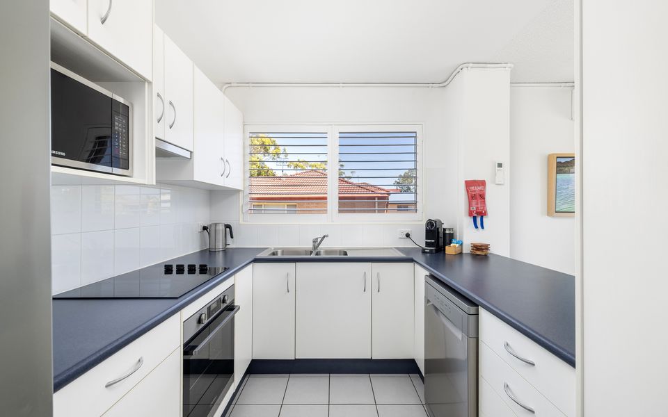 Ocean Breeze – Metres to Shoal Bay Beach