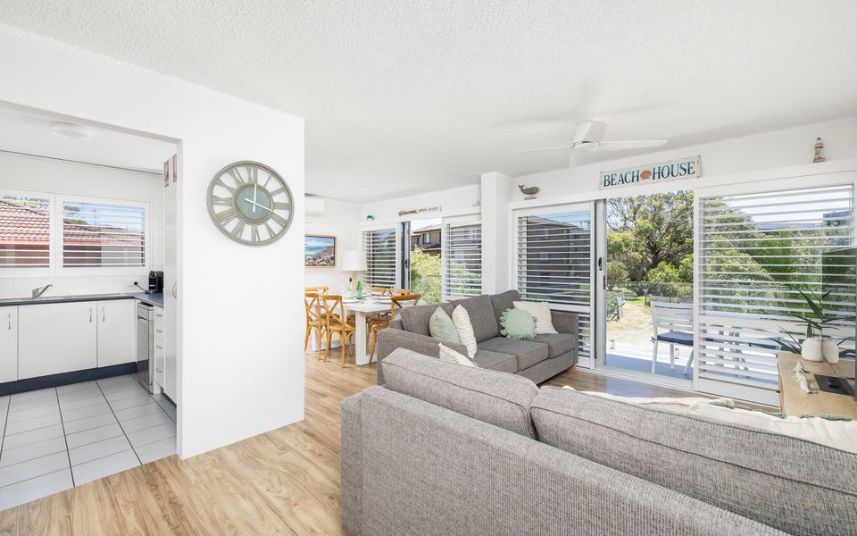 Ocean Breeze – Metres to Shoal Bay Beach