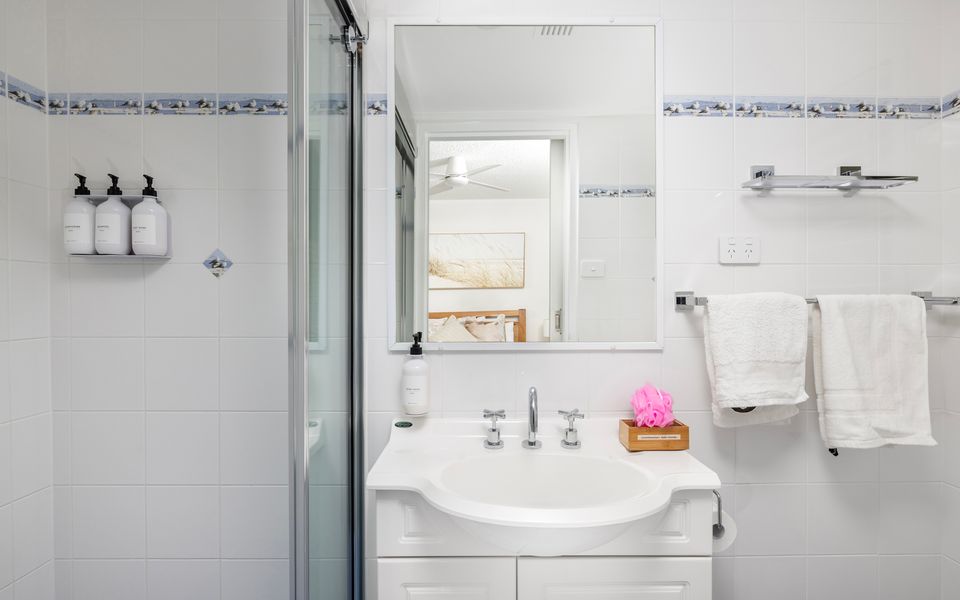 Ocean Breeze – Metres to Shoal Bay Beach