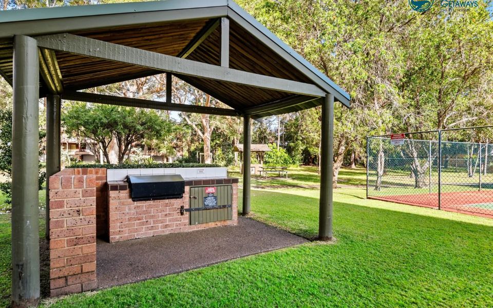 Ocean Breeze – Metres to Shoal Bay Beach