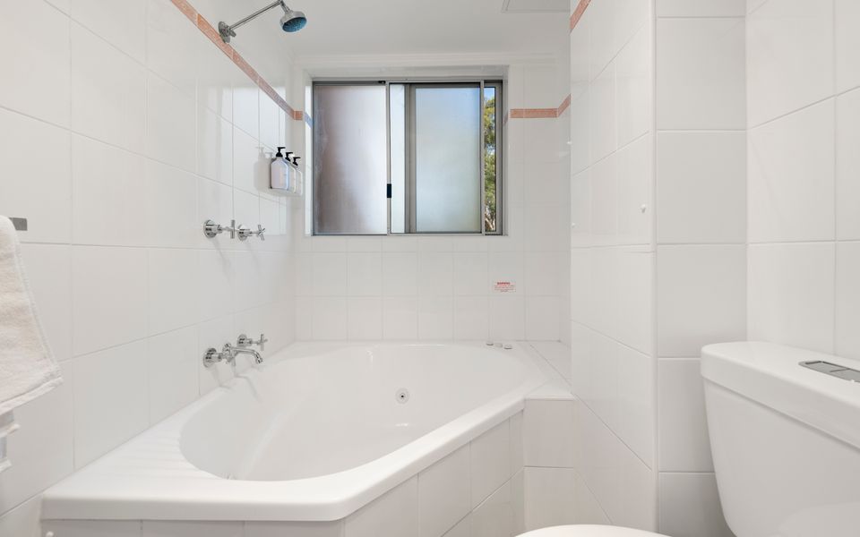 Perfect Coastal Getaway-Metres to Shoal Bay Beach