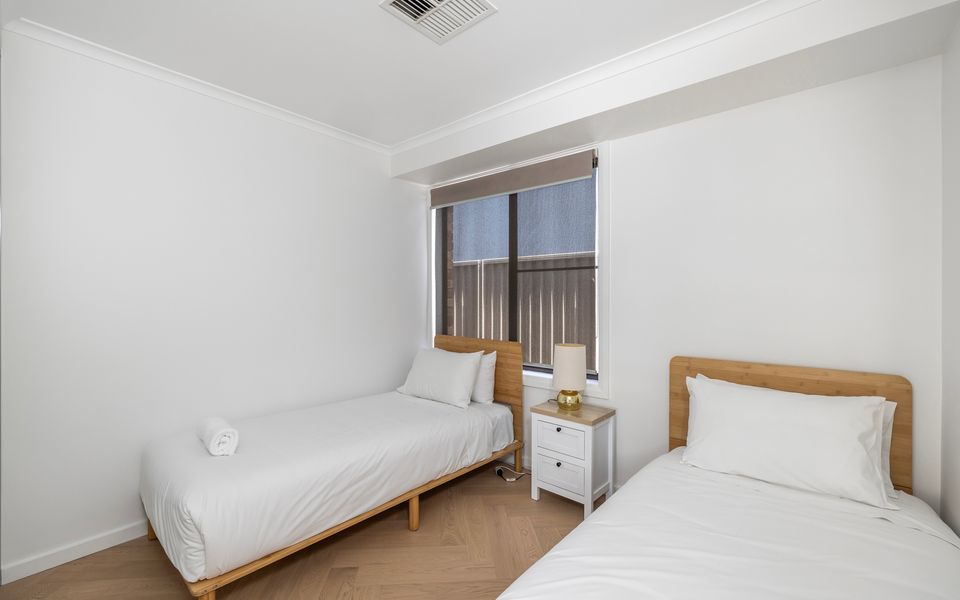 Chapeau Beach House- Walk to the beach