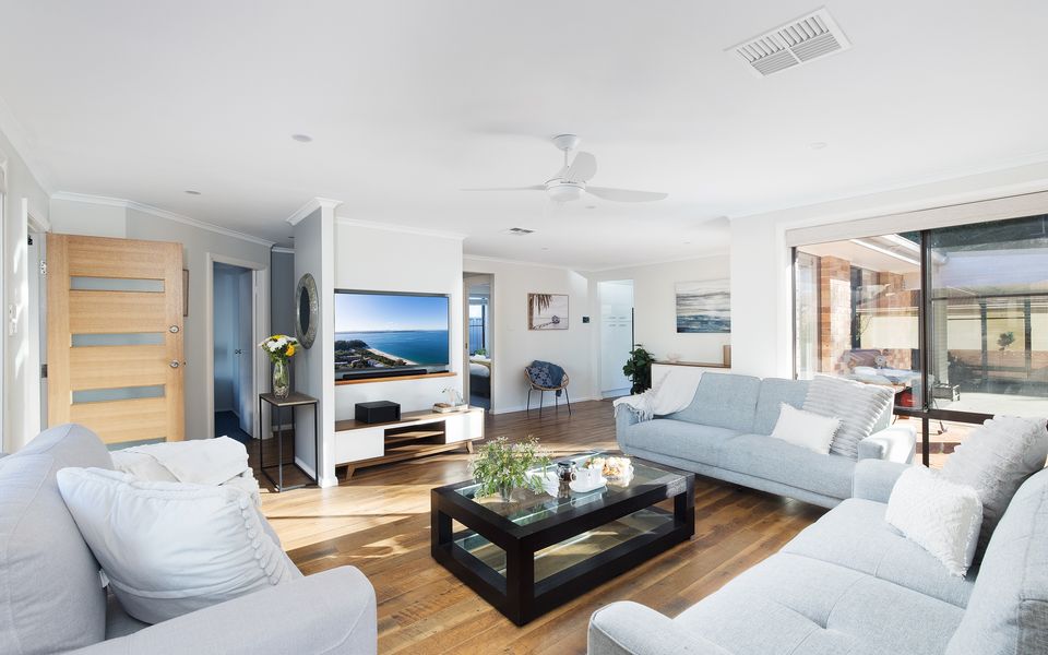 Chapeau Beach House- Walk to the beach