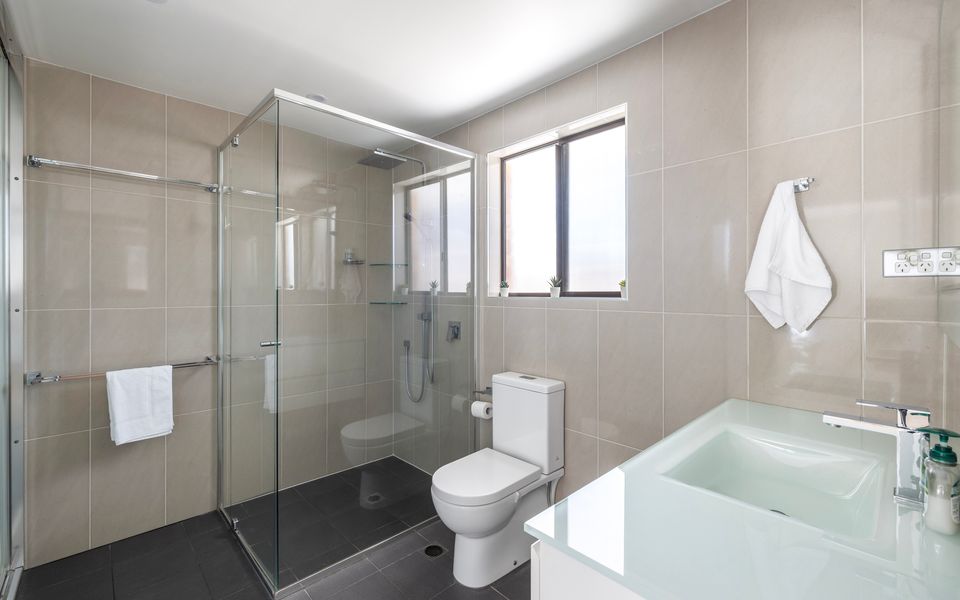 Chapeau Beach House- Walk to the beach