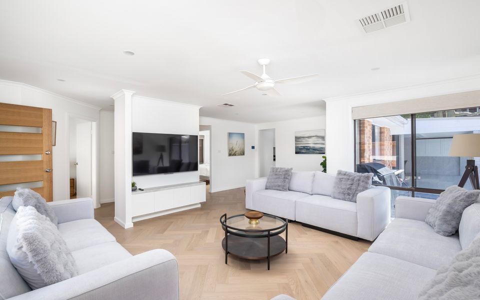 Chapeau Beach House- Walk to the beach