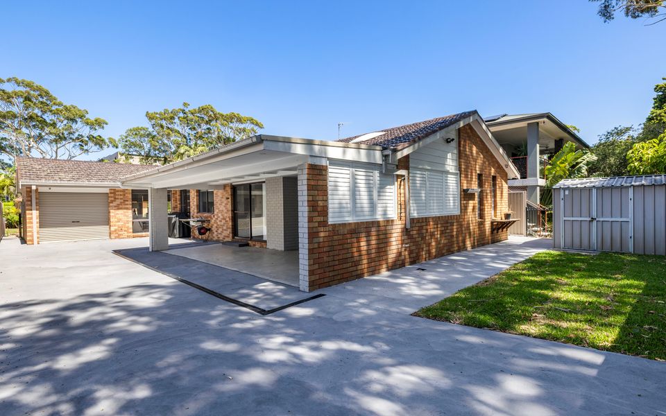 Chapeau Beach House- Walk to the beach