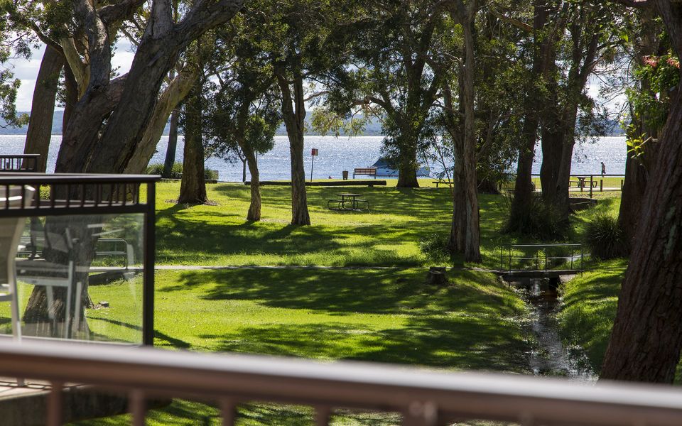 ‘Bay Parklands’ Close to Waters Edge