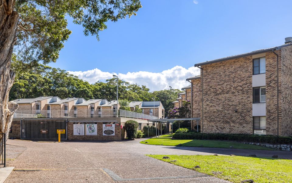 ‘Bay Parklands’ Close to Waters Edge