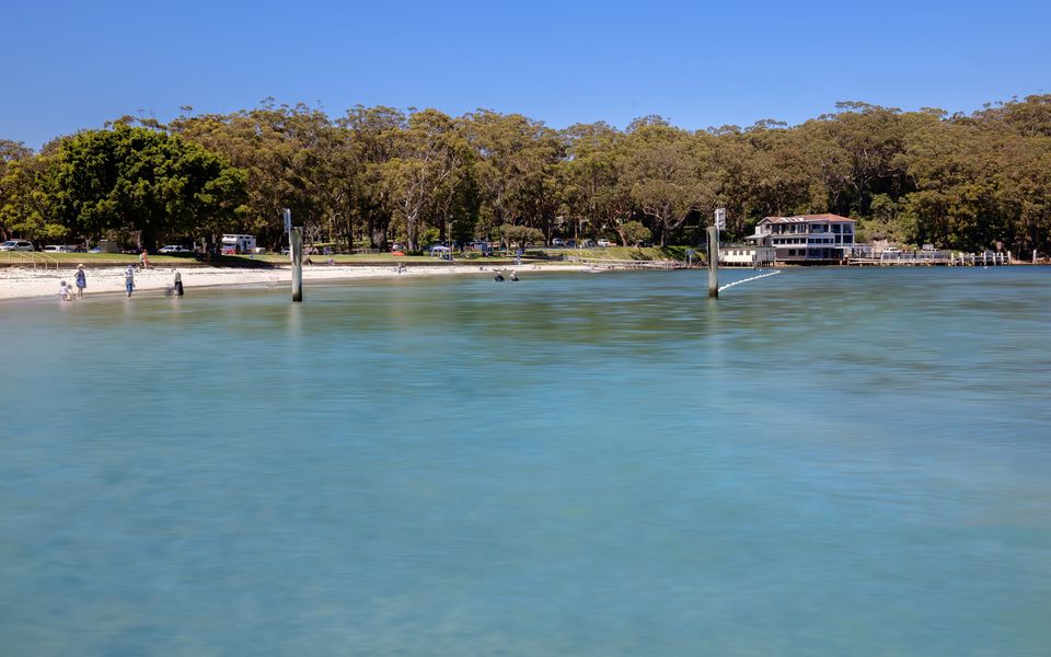 ‘Bay Parklands’ Close to Waters Edge