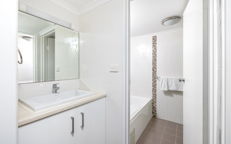 ‘Bay Parklands’ Close to Waters Edge