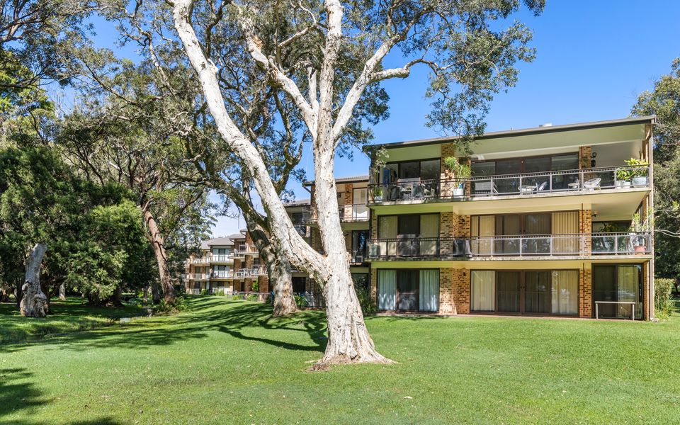 ‘Bay Parklands’ Close to Waters Edge