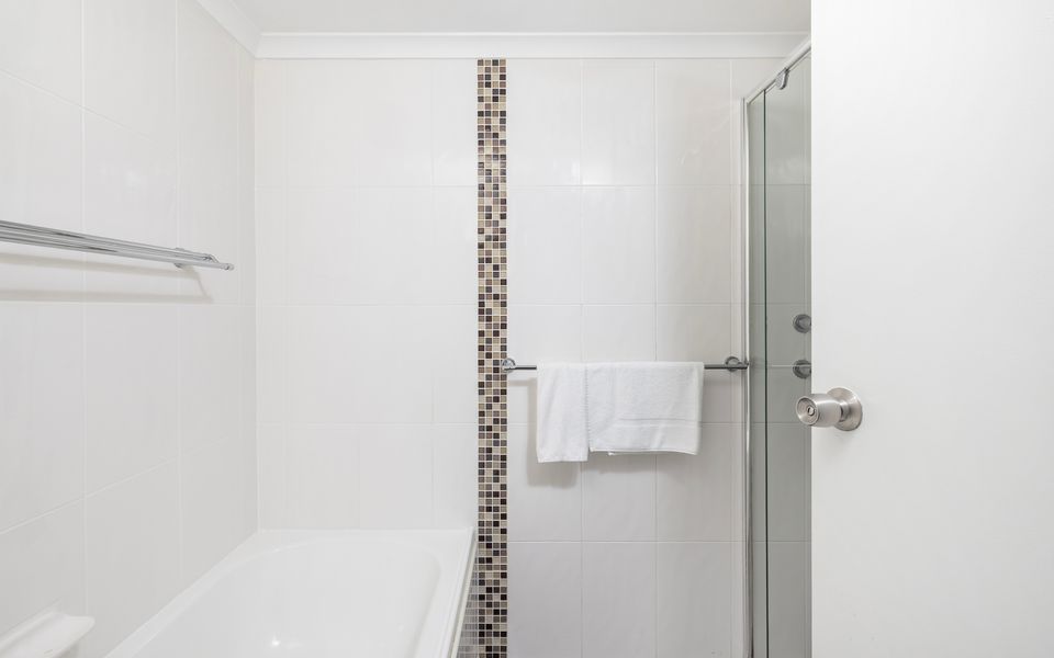 ‘Bay Parklands’ Close to Waters Edge