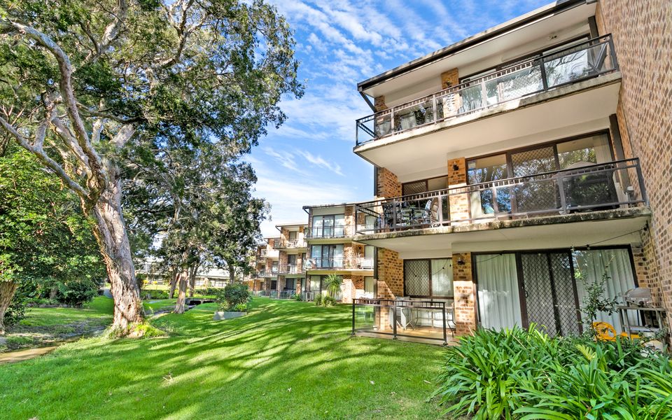 ‘Bay Parklands’ Close to Waters Edge