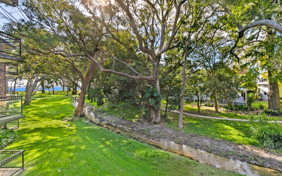 ‘Bay Parklands’ Close to Waters Edge